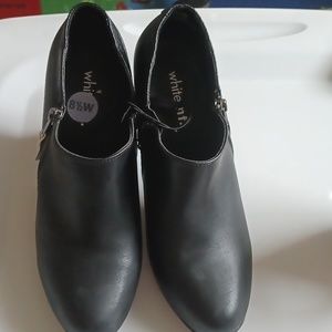 BOOTIES WHITEMT BLACK SIZE 8.5 ZIPPER .